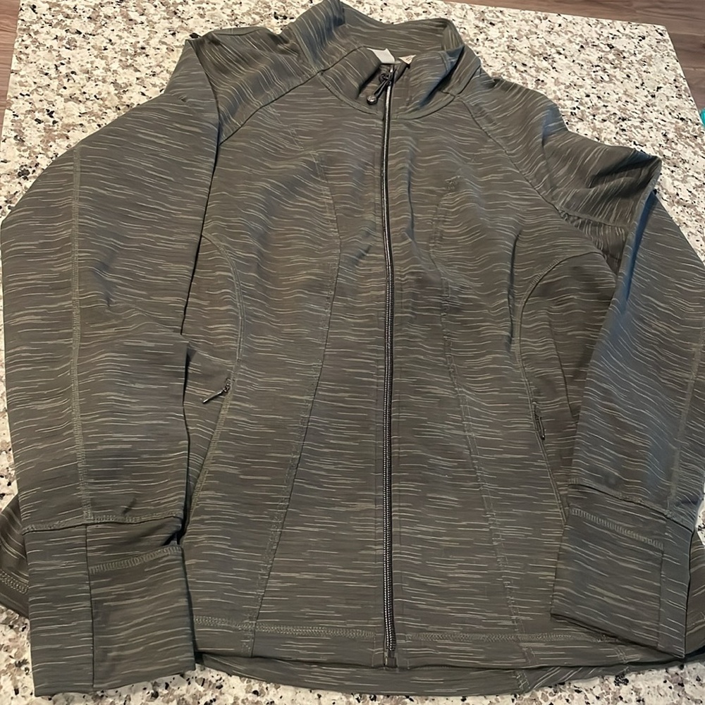 Athleta jacket EUC, XL, thumbholes, zippered front pockets, layering